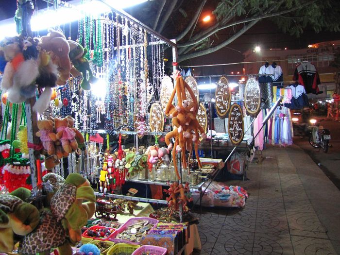 Chia sẻ kinh nghiệm khám phá chợ đêm Nha Trang dành cho du khách lần đầu đến 9