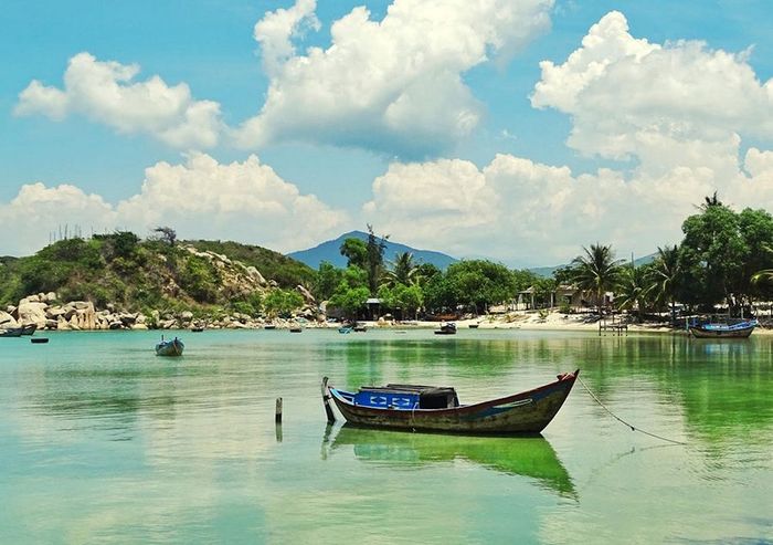 Top 5 bãi biển Nha Trang với vẻ đẹp như thiên đường khiến lòng người không thể quên 3