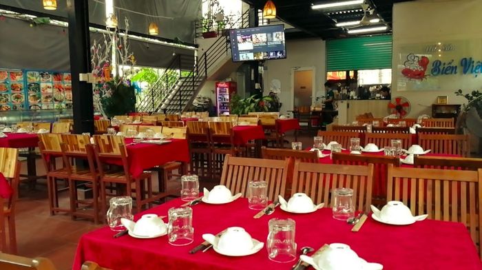 Đến Nha Trang là phải thưởng thức hải sản tươi ngon đặc trưng của nơi này