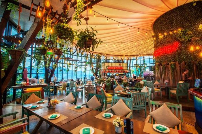 Đến Nha Trang không thể bỏ qua việc thưởng thức hải sản Nha Trang ngon nức tiếng.