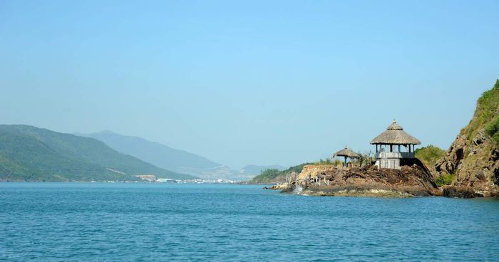 Hòn Một - Một làng chài nhỏ yên bình, thơ mộng nằm bên thành phố Nha Trang sôi động 4