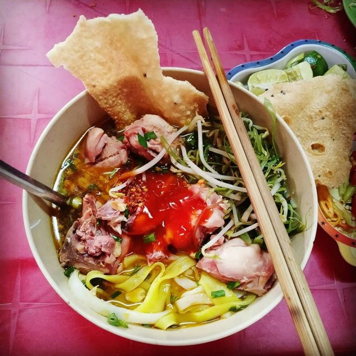 Mì Quảng Nha Trang: món ăn quen mà lạ 11
