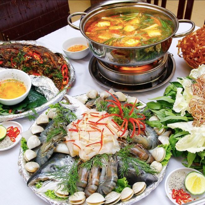 Thưởng thức hải sản tươi ngon là điều không thể thiếu khi đến Nha Trang