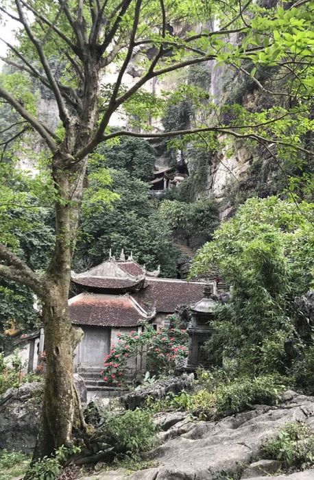 Chùa Bích Động - Ngôi chùa cổ độc đáo trên dãy Trường Yên 13