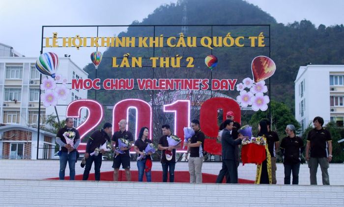 Rực rỡ sắc màu tại Lễ hội khinh khí cầu Mộc Châu 2