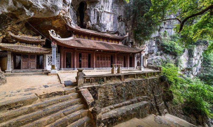 Chùa Bích Động - Ngôi chùa cổ trên dãy Trường Yên 14