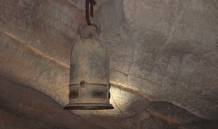 Chùa Bích Động - Ngôi chùa cổ trên dãy Trường Yên 16