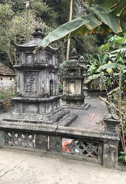 Chùa Bích Động - Ngôi chùa cổ độc đáo trên dãy Trường Yên 11