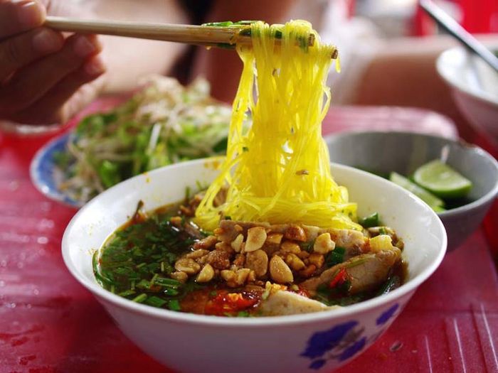 Mì Quảng Nha Trang: món ăn quen mà lạ 14