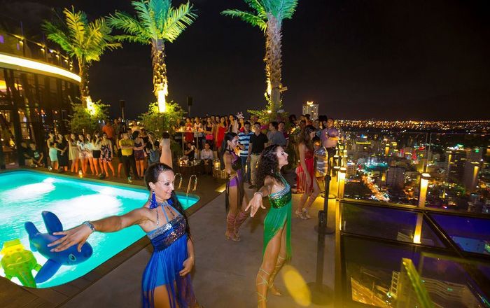 Skylight Nha Trang - Thưởng thức tiệc tùng tại quán bar có view tuyệt vời ở thành phố biển