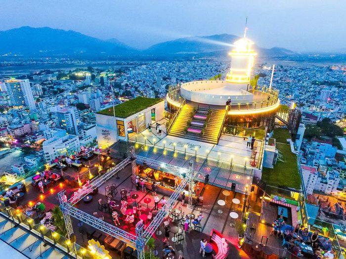 Skylight Nha Trang - Tiệc tùng hết mình tại quán bar với view đẹp ở thành phố biển