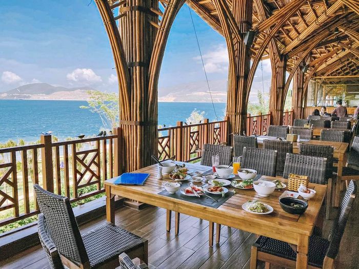 Nhớ ghé thăm đảo Hòn Tằm trong tuổi thanh xuân