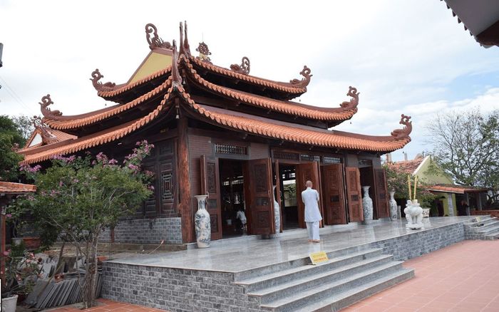 Khám phá vẻ đẹp đặc biệt của Trùng Sơn Cổ Tự, ngôi chùa danh tiếng rộng lớn tại Ninh Thuận 4