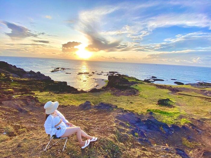 Trải nghiệm Đảo Phú Quý đầy thú vị cùng với bạn đồng hành Tường Nón Lá