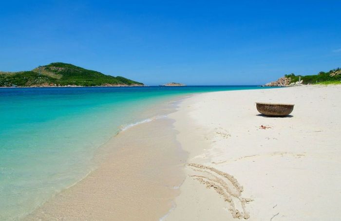 Khám phá Vẻ Đẹp Hoang Sơ của Biển Ninh Chữ