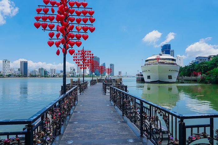 Khám phá Đà Nẵng trong một ngày với những điểm đến nổi tiếng.