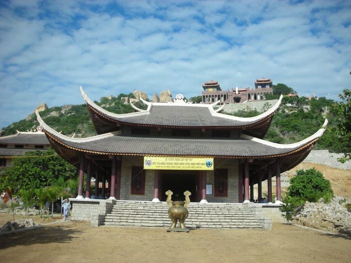 Thăm Thiền viện Trúc Lâm Viên Ngộ - ngôi chùa thiêng lớn nhất trên Núi Đá Chồng 5