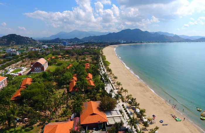 Khám Phá Vẻ Đẹp Hoang Sơ Của Biển Ninh Chữ