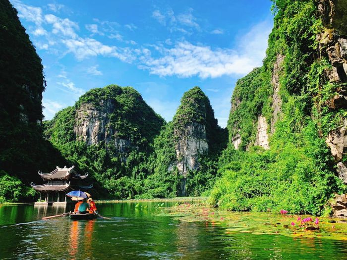 Tràng An mùa thu đẹp mê hoặc như bức tranh vẽ