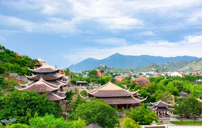 Thăm Thiền viện Trúc Lâm Viên Ngộ - ngôi chùa thiêng lớn nhất trên Núi Đá Chồng 6