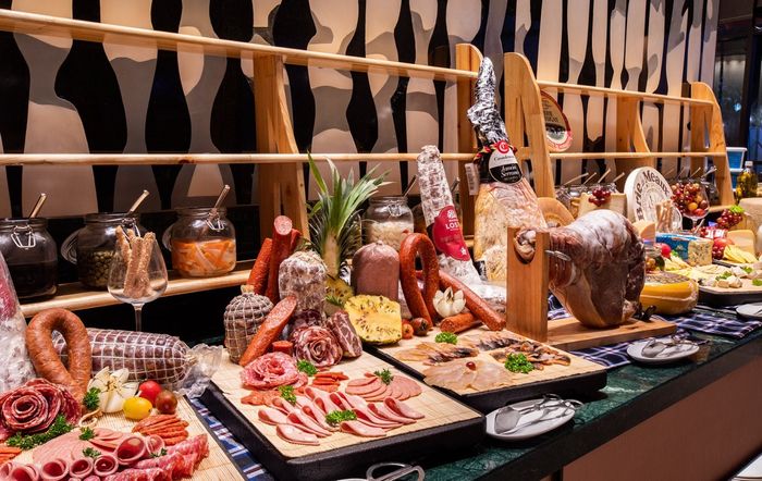 Trải nghiệm đại tiệc buffet đẳng cấp thế giới tại The Square – Novotel Premier Hàn sông 7