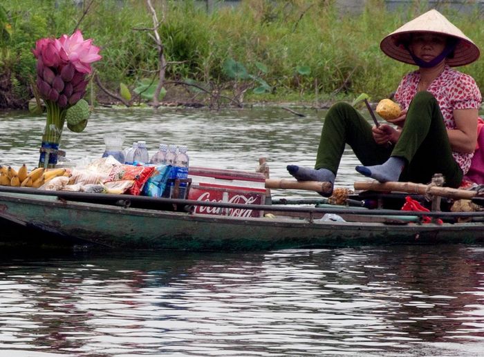 Chèo thuyền ở Tam Cốc - Một hoạt động không mới mẻ nhưng vẫn hấp dẫn vô cùng