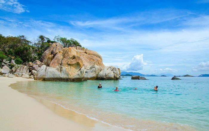 Bãi Hỏm (Bãi Rùa) - một viên ngọc quý hiếm của vùng biển Ninh Thuận