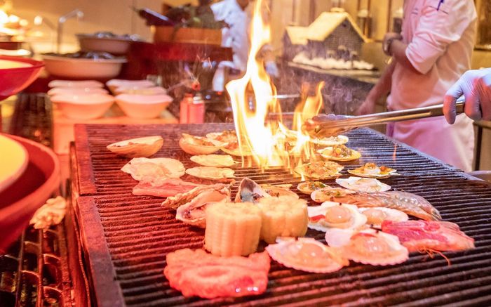 Thưởng thức đại tiệc buffet sang chảnh đẳng cấp quốc tế tại The Square – Novotel Premier Hàn sông 8