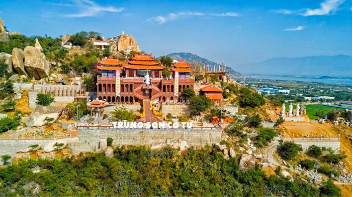 Khám phá vẻ đẹp đặc biệt của Trùng Sơn Cổ Tự, ngôi chùa nổi danh rộng rãi tại Ninh Thuận 2