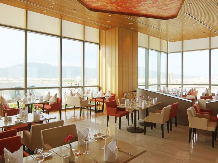 Trải nghiệm đại tiệc buffet đẳng cấp thế giới tại The Square – Novotel Premier Hàn sông 2