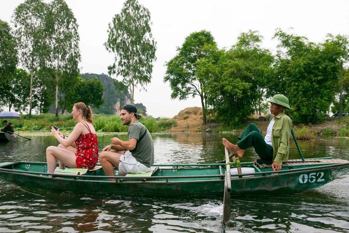 Chèo thuyền ở Tam Cốc - Một trải nghiệm không chỉ độc đáo mà còn vô cùng hấp dẫn