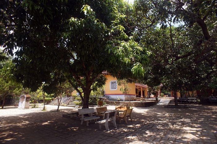 Chùa Từ Quang (Chùa Đá Trắng) Phú Yên - Ngôi đền cổ đầu tiên của xứ Nẫu