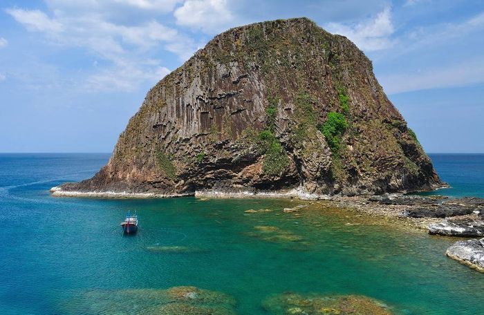 Hòn Yến Phú Yên - Nơi chứa đựng vẻ đẹp thanh bình và thơ mộng