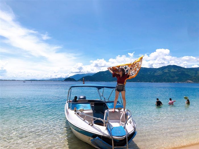Vi Vu Hòn Nưa Phú Yên - Viên ngọc trắng lung linh giữa đại dương