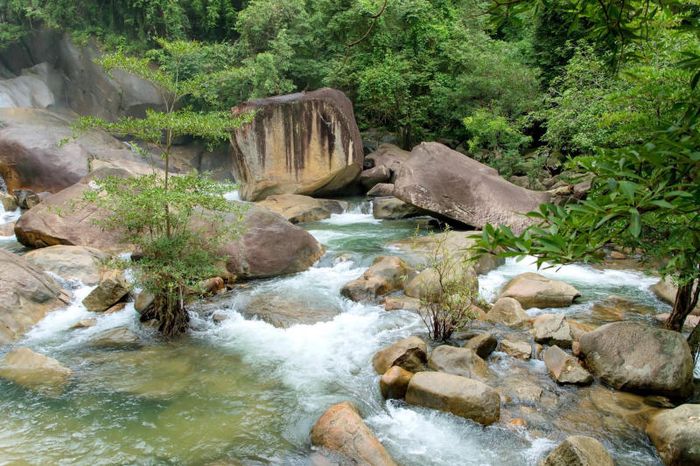 Thác Bà Tánh Linh - Vẻ đẹp hoang sơ của núi rừng Bình Thuận 3
