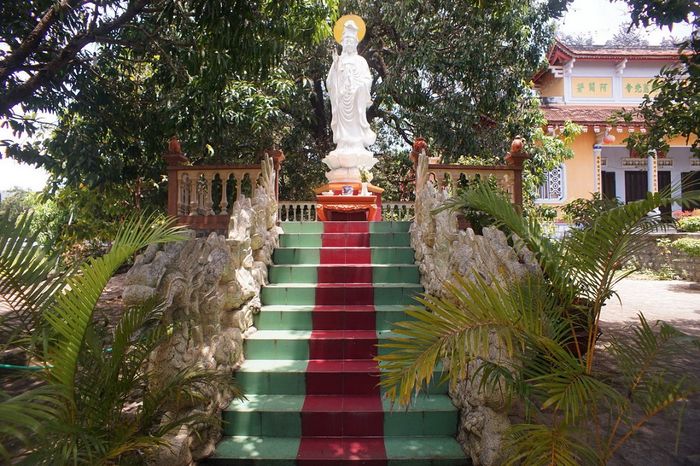 Chùa Từ Quang (Chùa Đá Trắng) Phú Yên - Ngôi đền cổ đầu tiên của xứ Nẫu