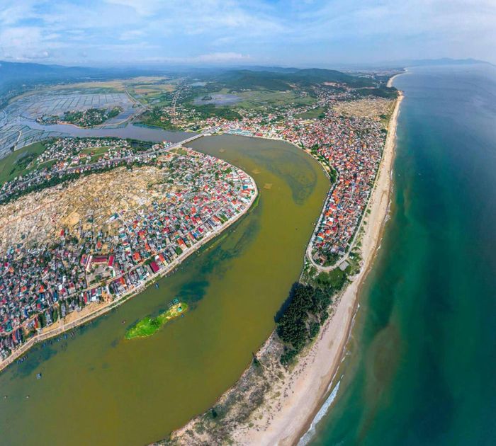Ngắm Sông Lý Hoà Quảng Bình với vẻ đẹp yên bình 2