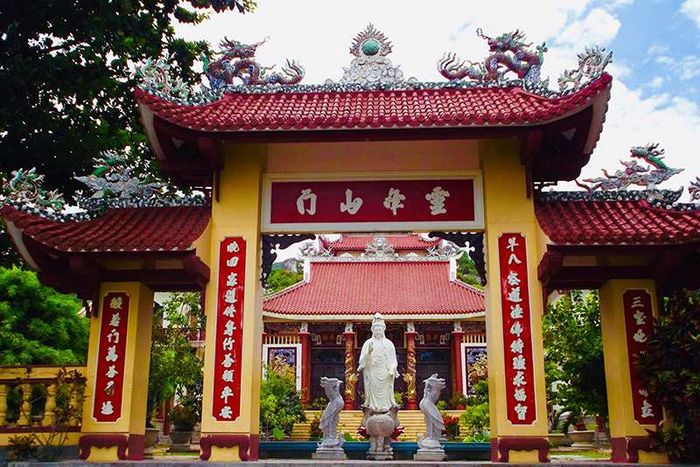 Chùa Ông Núi, điểm linh thiêng với tượng Phật 'tựa sơn vọng hải' 4
