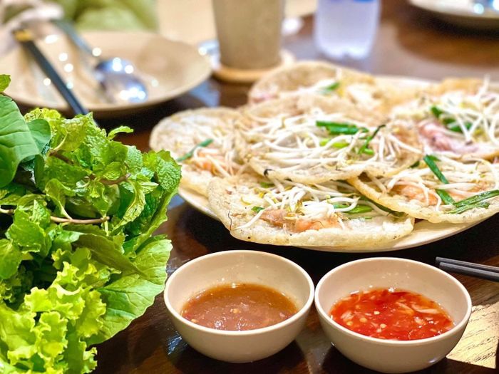 Sắp tới Xứ Nẫu, đừng bỏ lỡ xem hướng dẫn quán bánh xèo Phú Yên ngon đến chữ n kéo dài đấy
