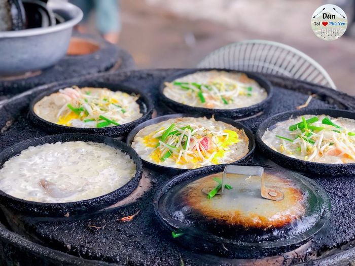Trong khu vực Xứ Nẫu, đừng bỏ lỡ cơ hội khám phá cẩm nang quán bánh xèo Phú Yên vô cùng hấp dẫn
