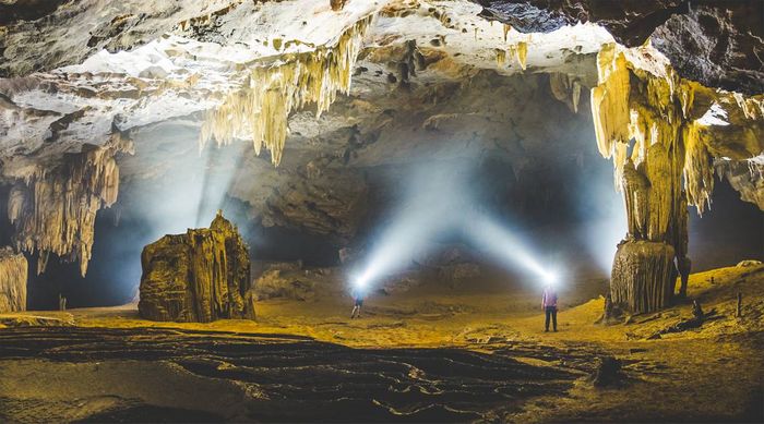 Hang Va Quảng Bình - nơi tuyệt vời với những tinh túy thạch nhũ