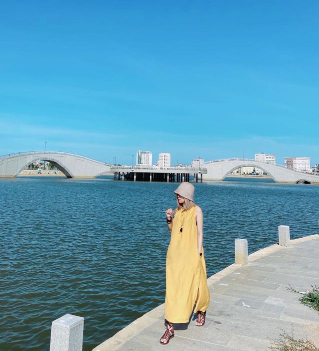Hồ Điều Hoà Hồ Sơn - Sức hút của vẻ đẹp nhân tạo khiến mọi người không thể không phải say đắm