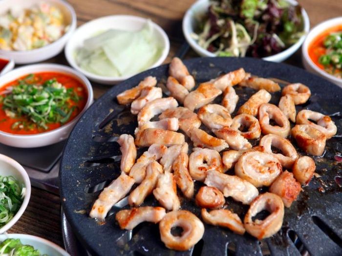 Top 9 món ngon Quy Nhơn nổi tiếng với ẩm thực đặc trưng của vùng biển