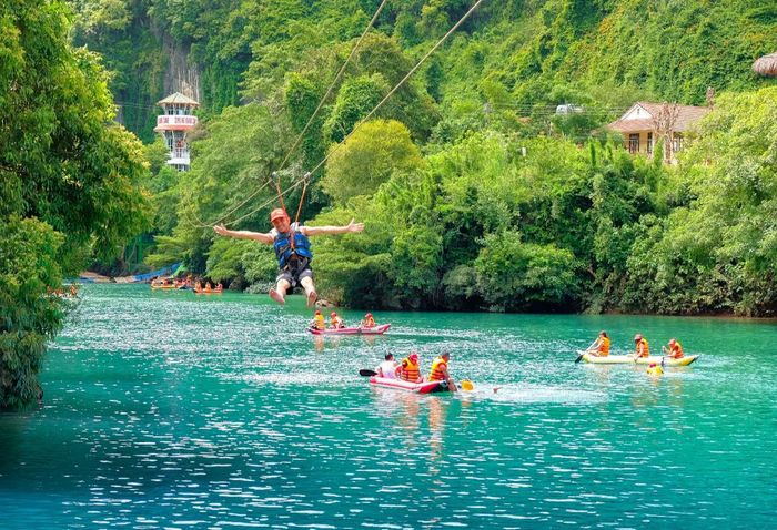Tất cả những trải nghiệm zipline tại Sông Chày Hang Tối Quảng Bình 2