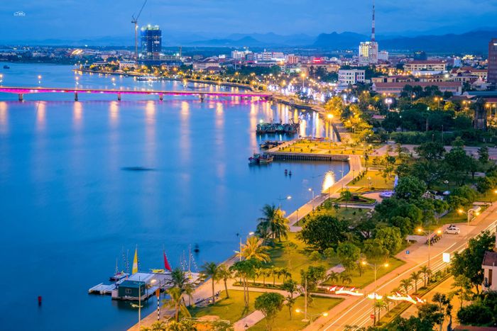 Dòng Nhật Lệ như mái tóc suối mềm của người con gái lần 4.