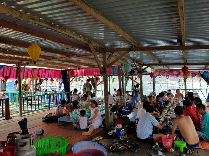 Hải sản bè nổi Vũng Rô Phú Yên – Đa dạng món ngon với hương vị đậm đà, hấp dẫn 6