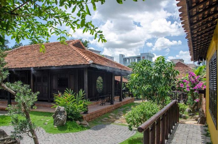 Hồi ức về Nhà cổ Quảng Đức Xưa và vẻ đẹp hoài cổ của làng gốm cổ Quảng Đức từng tỏa sáng một thời