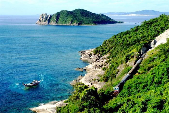 Vi Vu Hòn Nưa Phú Yên - Viên ngọc trắng tỏa sáng giữa biển cả