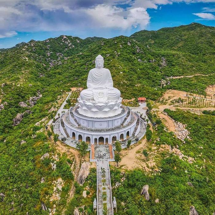 Chùa Ông Núi, điểm đến linh thiêng với tượng Phật 'tựa sơn vọng hải' 3
