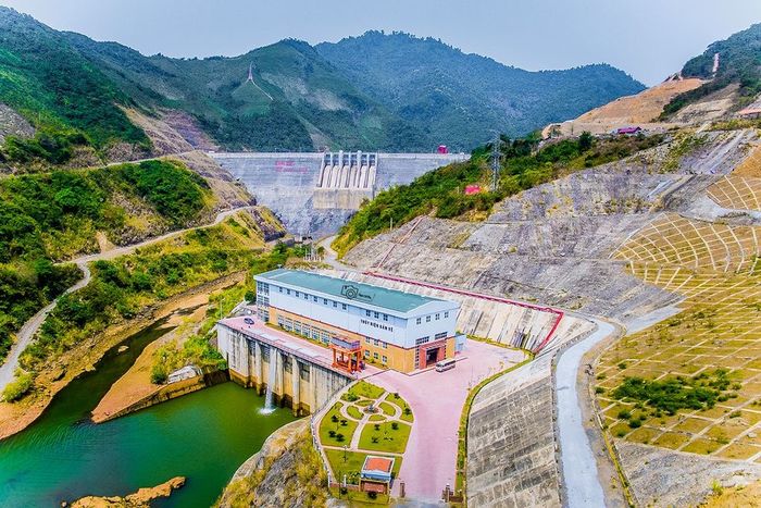 Cùng Mytour.vn khám phá công trình lịch sử Hồ Thuỷ Điện Sông Hinh Phú Yên 4